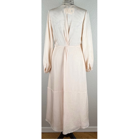 Vince NWT Women’s Twist Drape Long Sleeve Dress in Oat Blush, size 6 - Picture 8 of 14